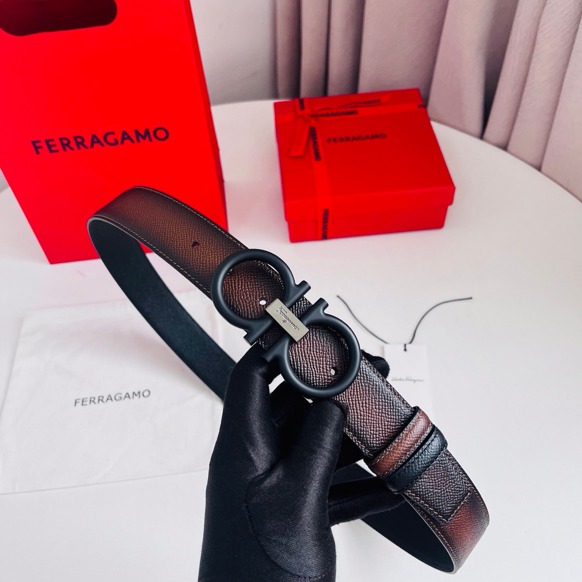 Ferragamo Gancini Reversible 35 mm, strap and edge detail