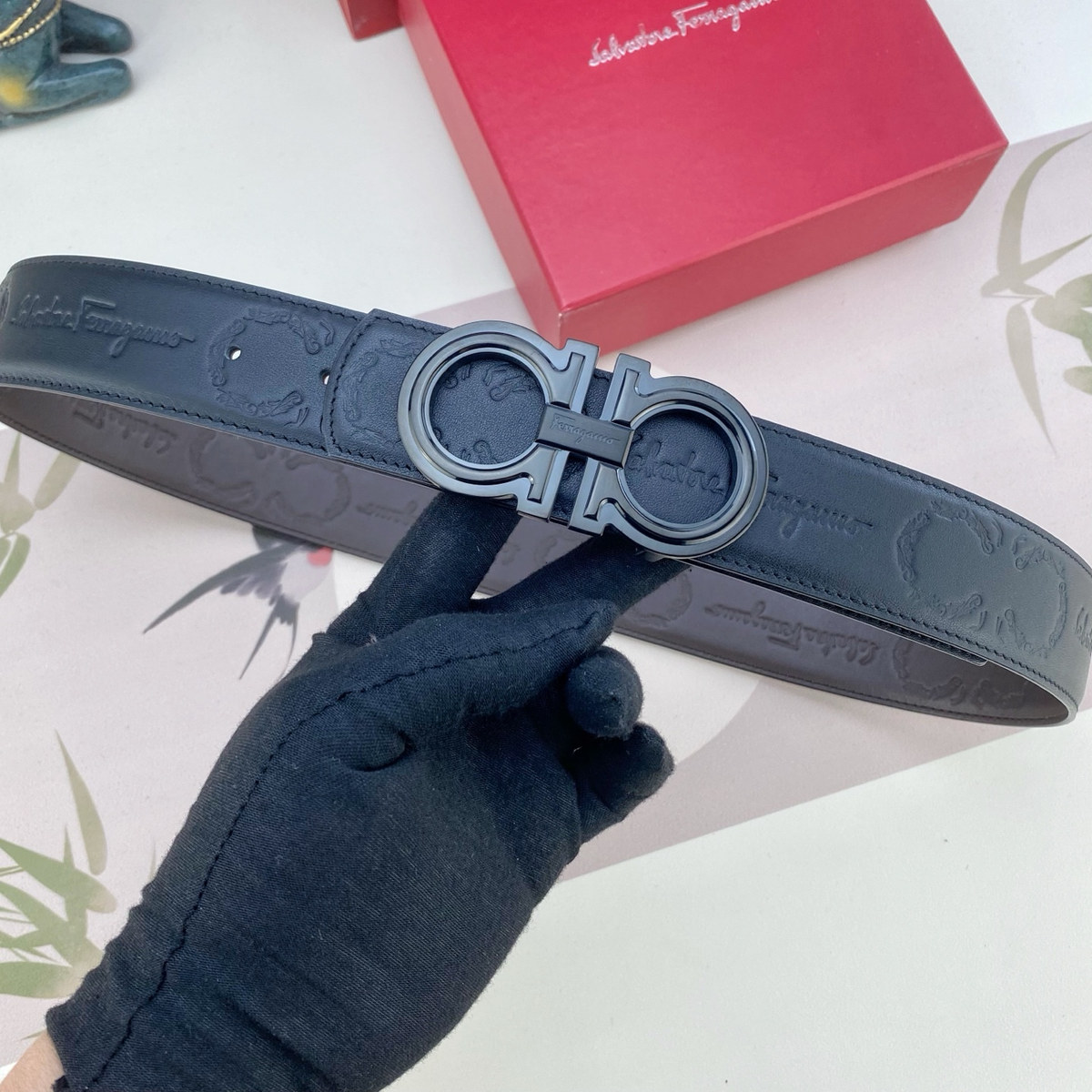 Ferragamo Sculpted Pin Buckle 38 mm, overall belt view