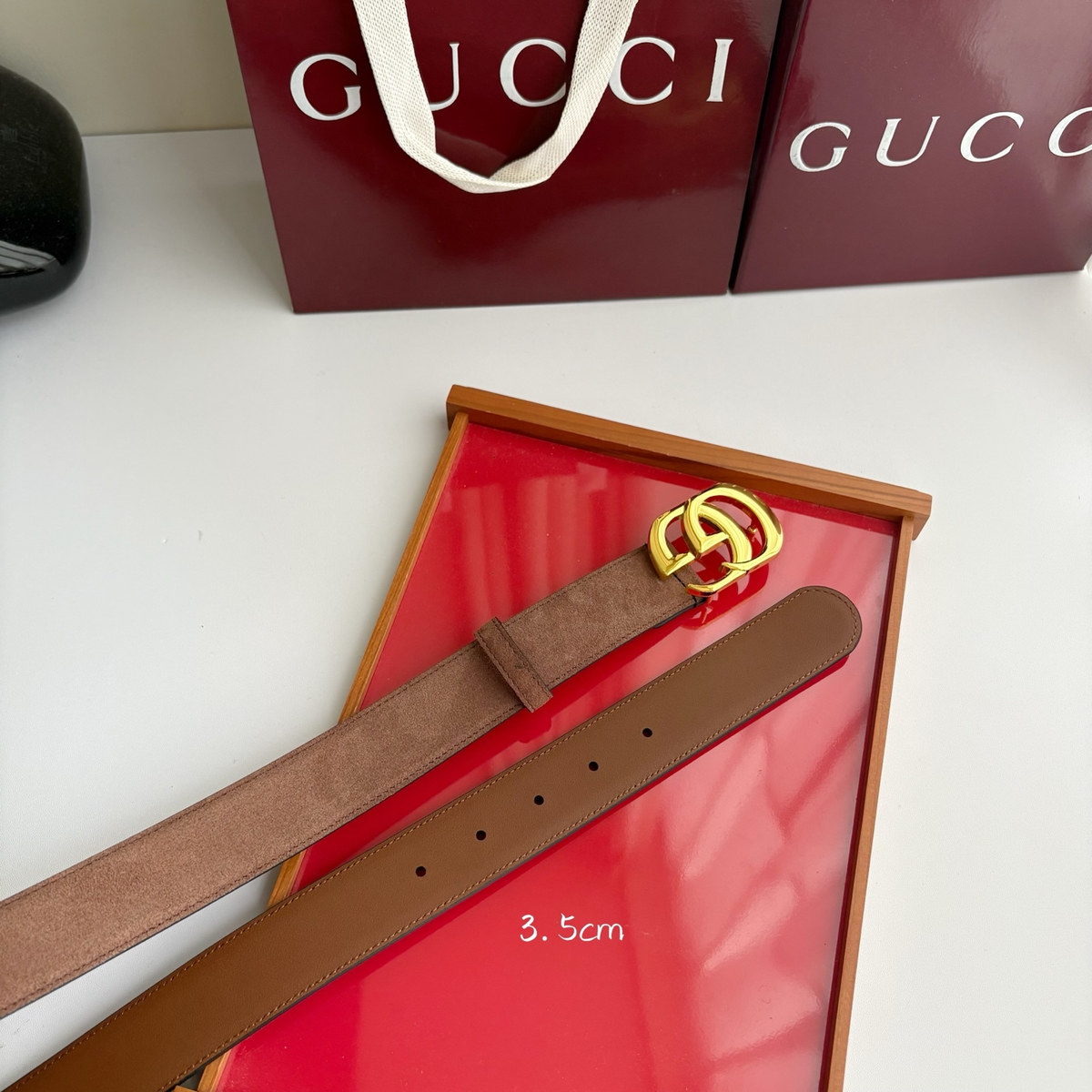 Gucci Suede Double G 35 mm, buckle attachment view