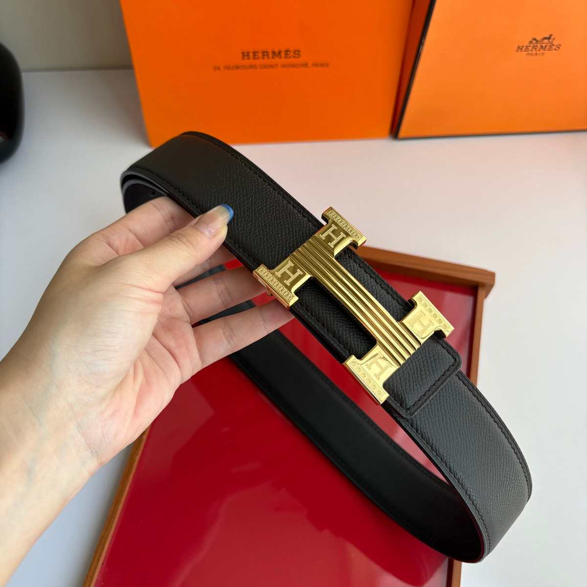 Hermès H Buckle Reversible 38 mm, buckle close-up
