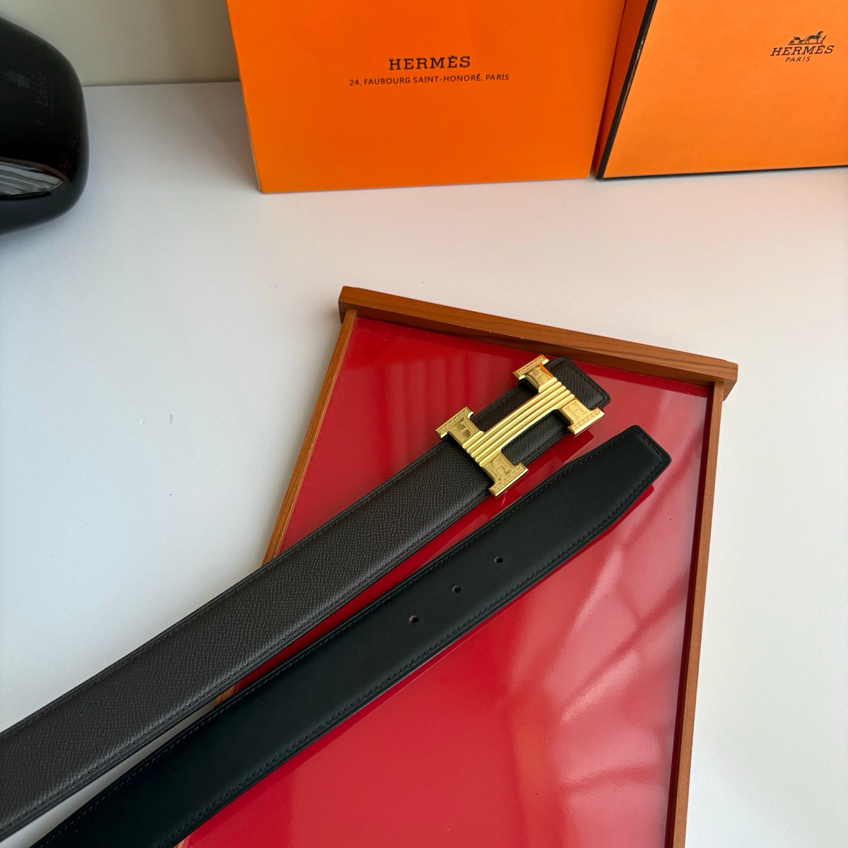 Hermès H Buckle Reversible 38 mm, buckle attachment view