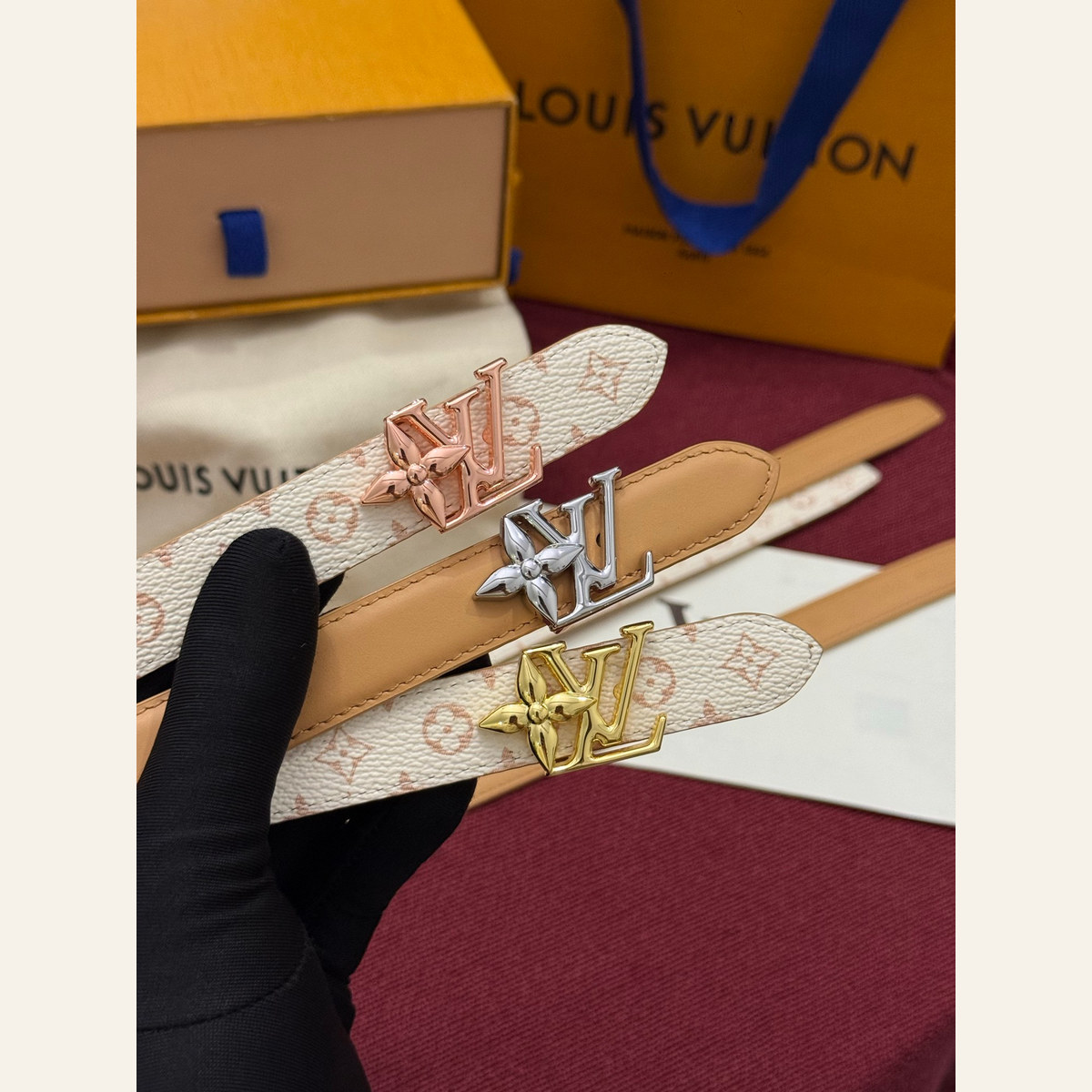 Louis Vuitton LV Bloom Reversible 20 mm, overall belt view
