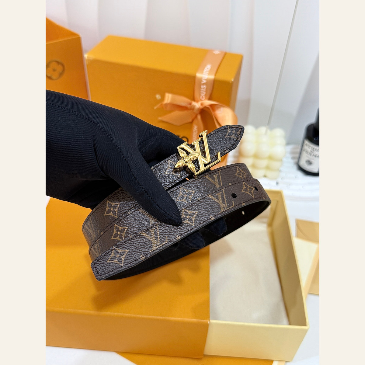 Louis Vuitton Floral Buckle 20 mm, alternate strap face