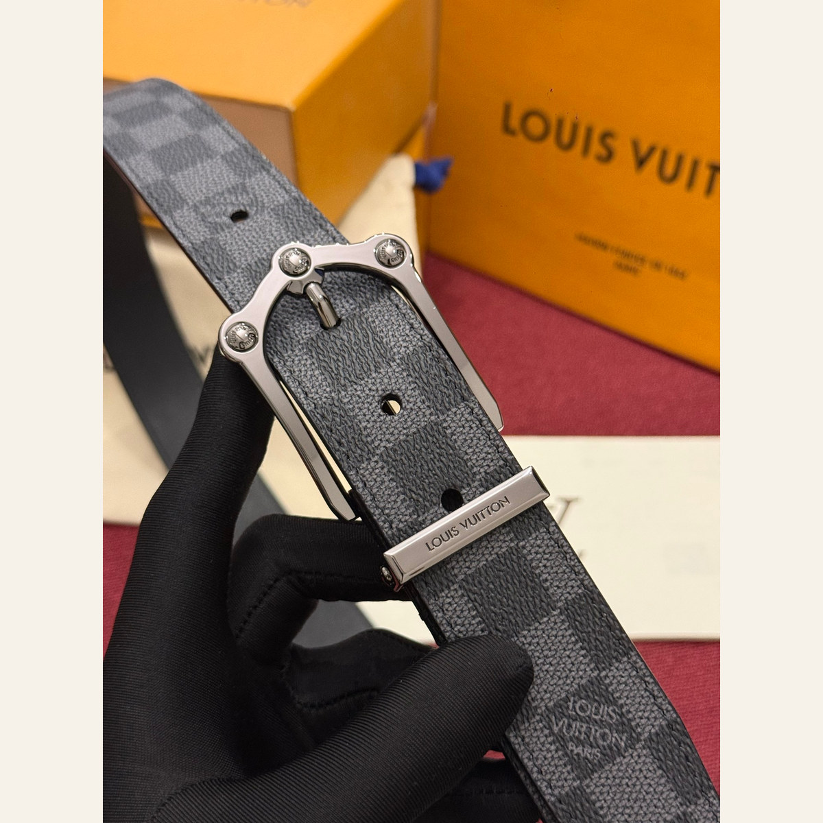 Louis Vuitton Slender Reversible 35 mm, overall belt view