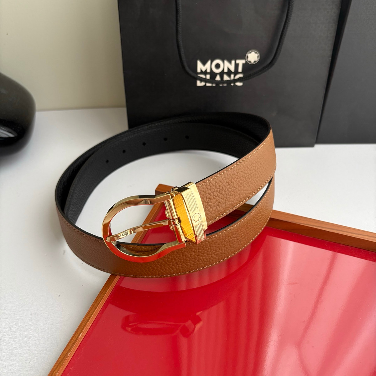 Montblanc Horseshoe Reversible 35 mm, overall belt view